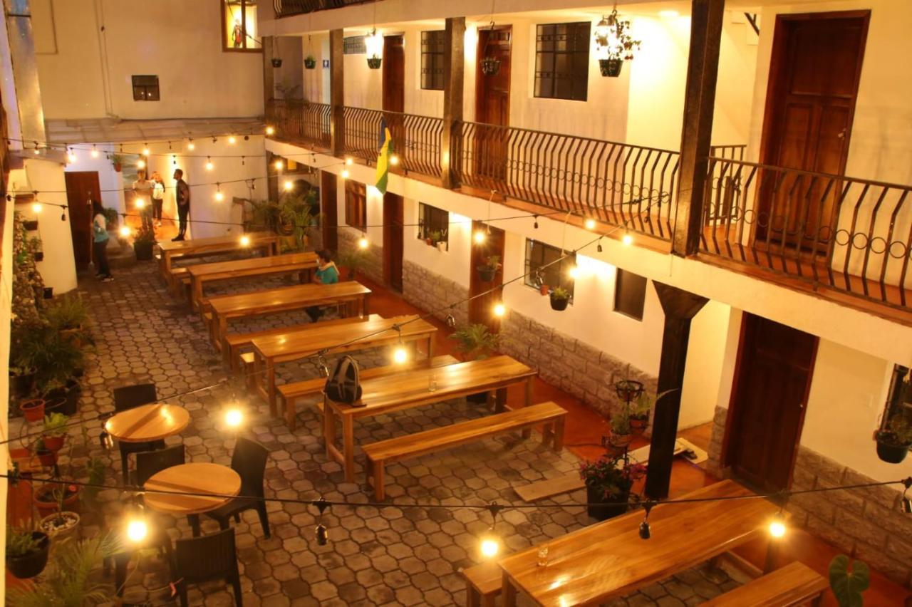 El Jardin Escondido Party Hostel บาญอส ภายนอก รูปภาพ