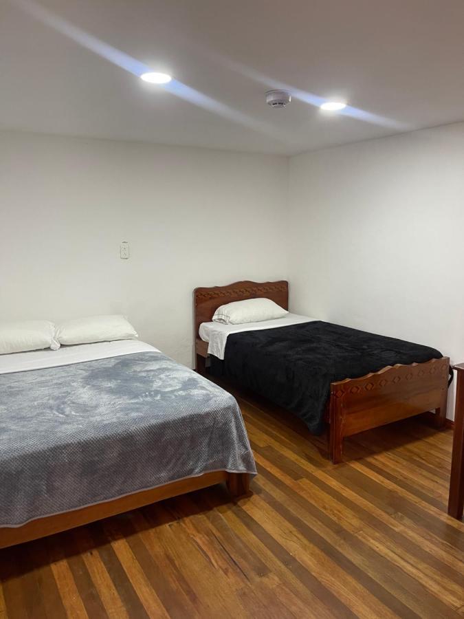 El Jardin Escondido Party Hostel บาญอส ภายนอก รูปภาพ