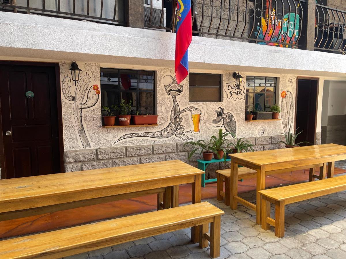 El Jardin Escondido Party Hostel บาญอส ภายนอก รูปภาพ