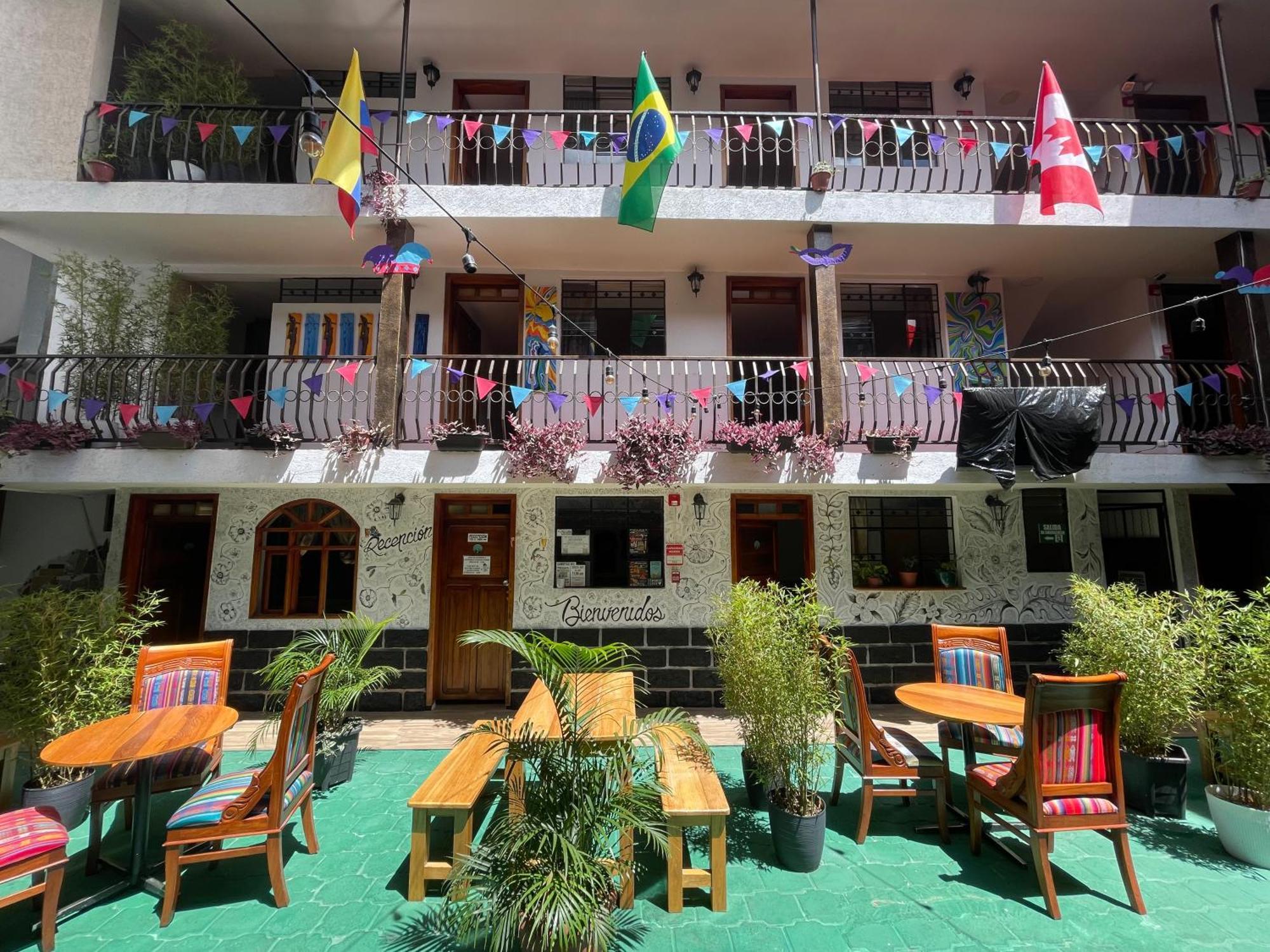 El Jardin Escondido Party Hostel บาญอส ภายนอก รูปภาพ