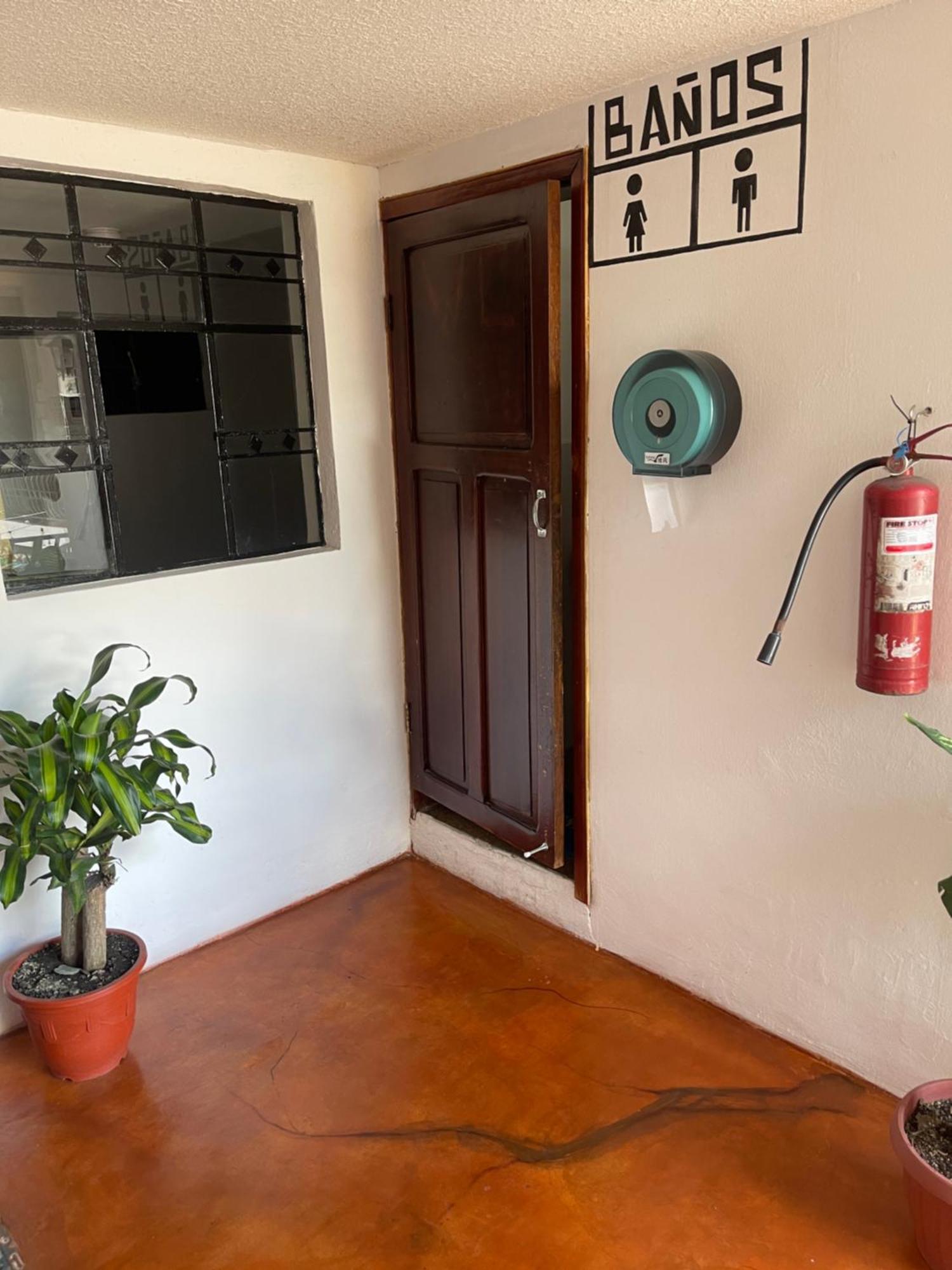 El Jardin Escondido Party Hostel บาญอส ภายนอก รูปภาพ